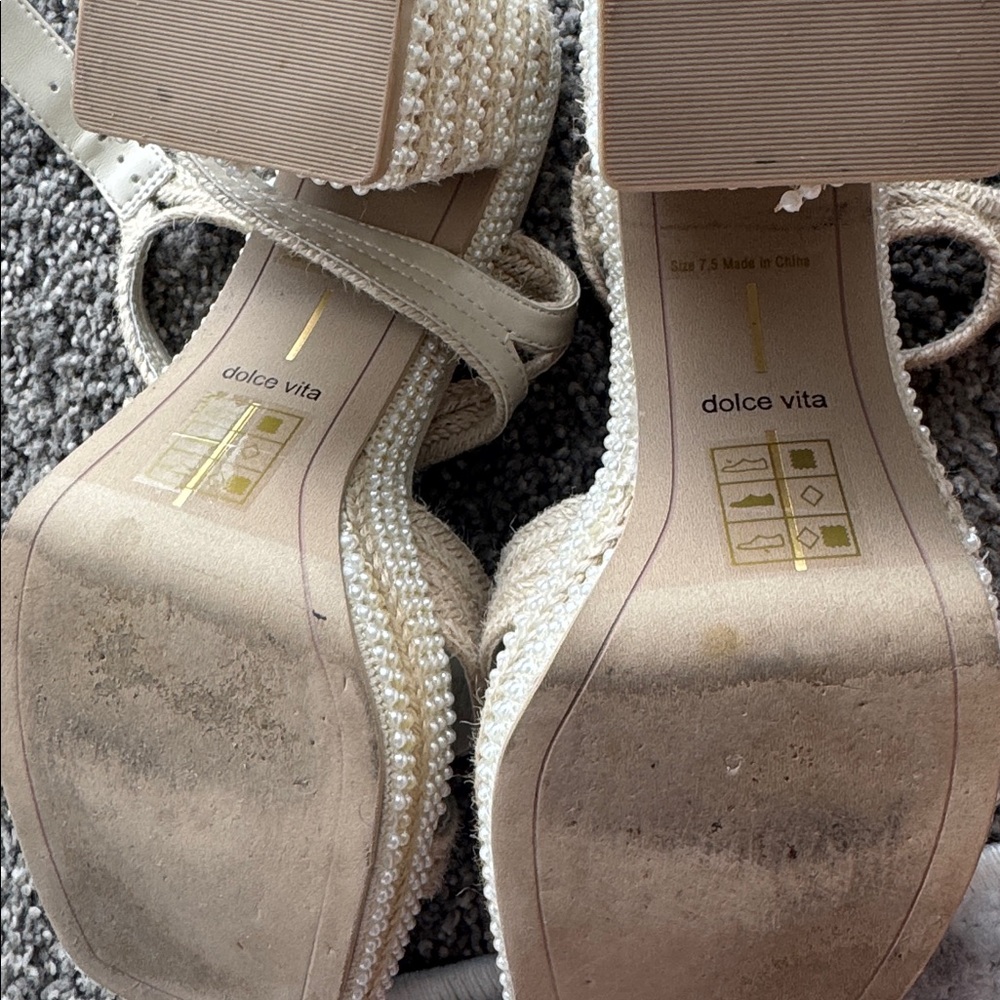 Dolce Vita pearl platform sandals - Picture 7 of 7